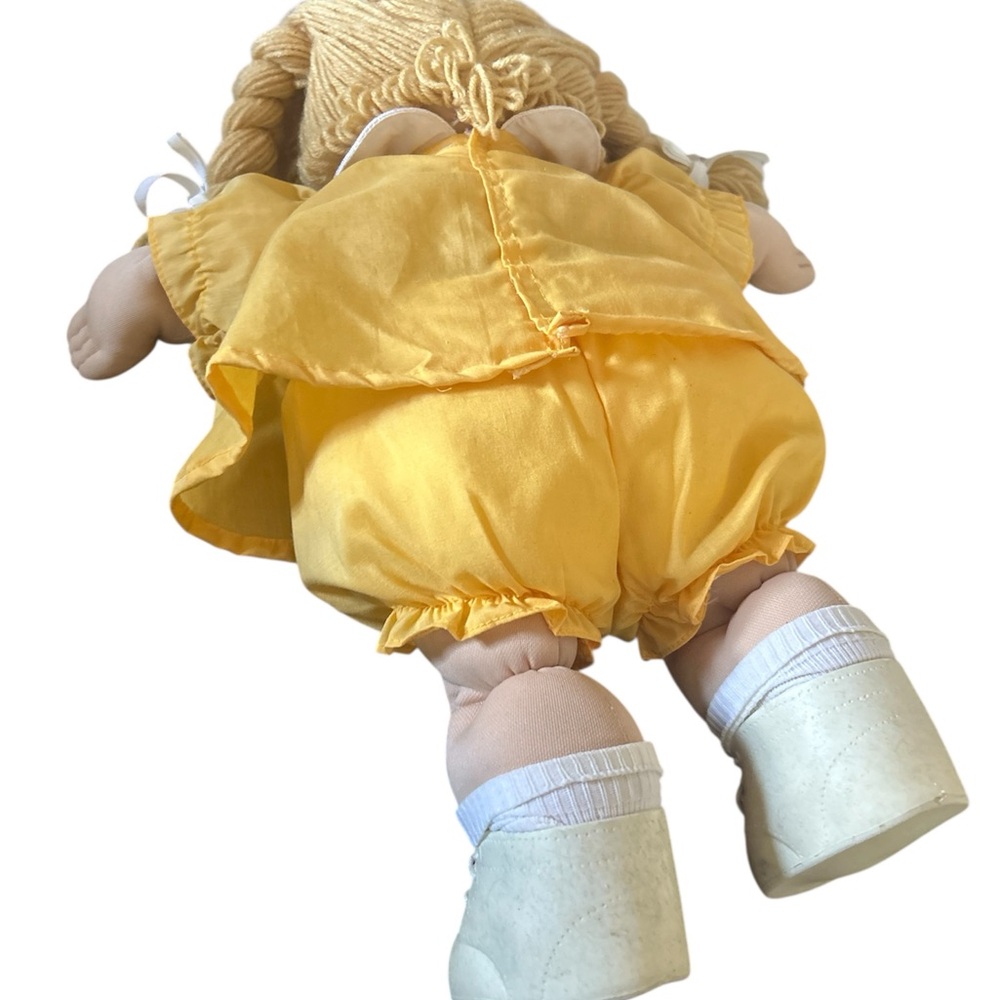 Rare “Sondra” Cabbage Patch Doll Vintage 1982 Yellow Dress Doll with Blue Eyes - Picture 4 of 7